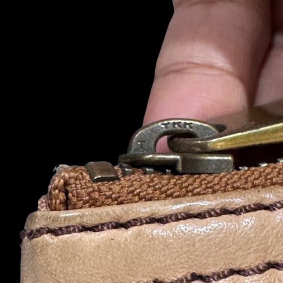 🗝Fossil Explorer Tan Leather Front Colored Stitch Accent Clutch Wallet YKK Zips - Picture 12 of 14
